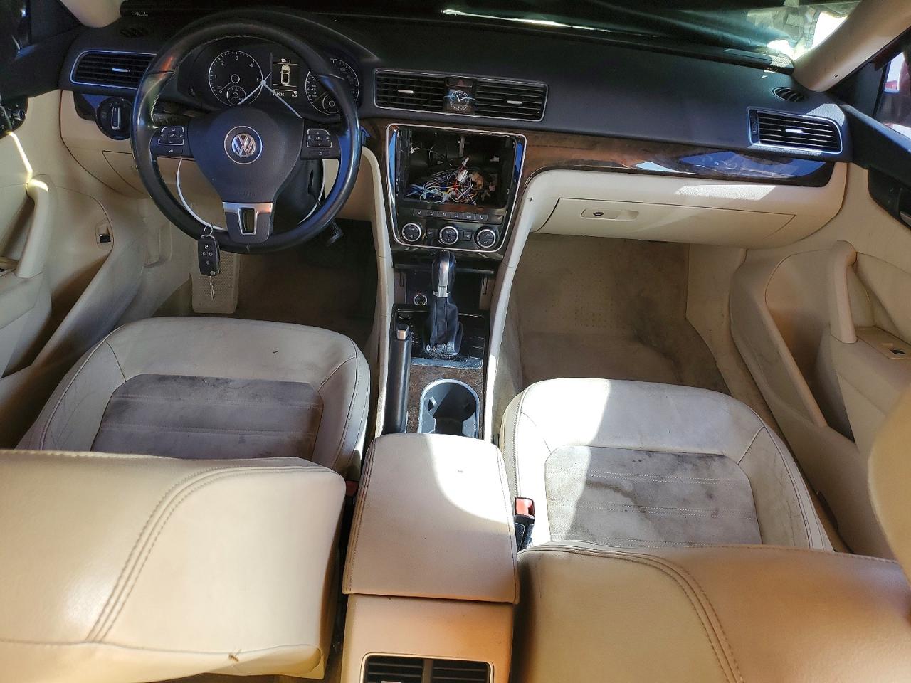 2015 Volkswagen Passat Sel Maroon vin: 1VWCV7A35FC009894