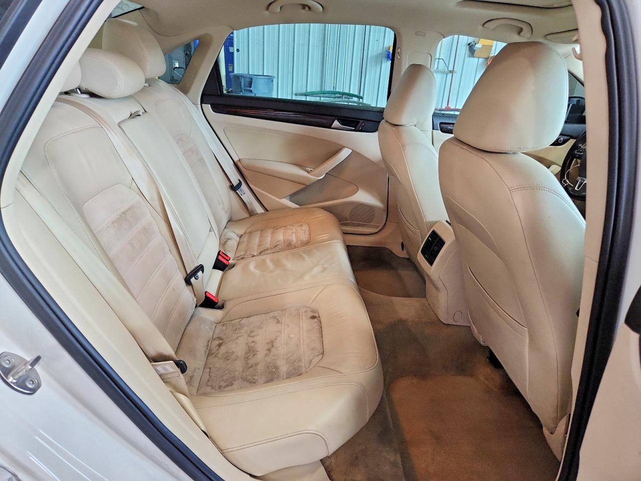2015 Volkswagen Passat Sel White vin: 1VWCV7A35FC084949