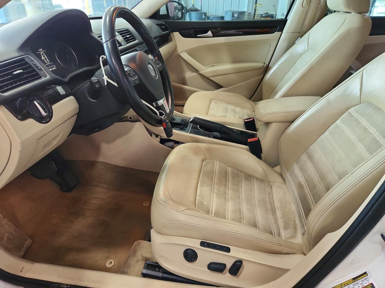 2015 Volkswagen Passat Sel White vin: 1VWCV7A35FC084949