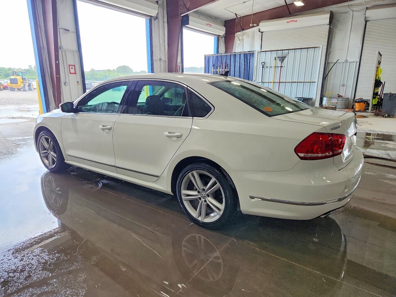 2015 Volkswagen Passat Sel White vin: 1VWCV7A35FC084949