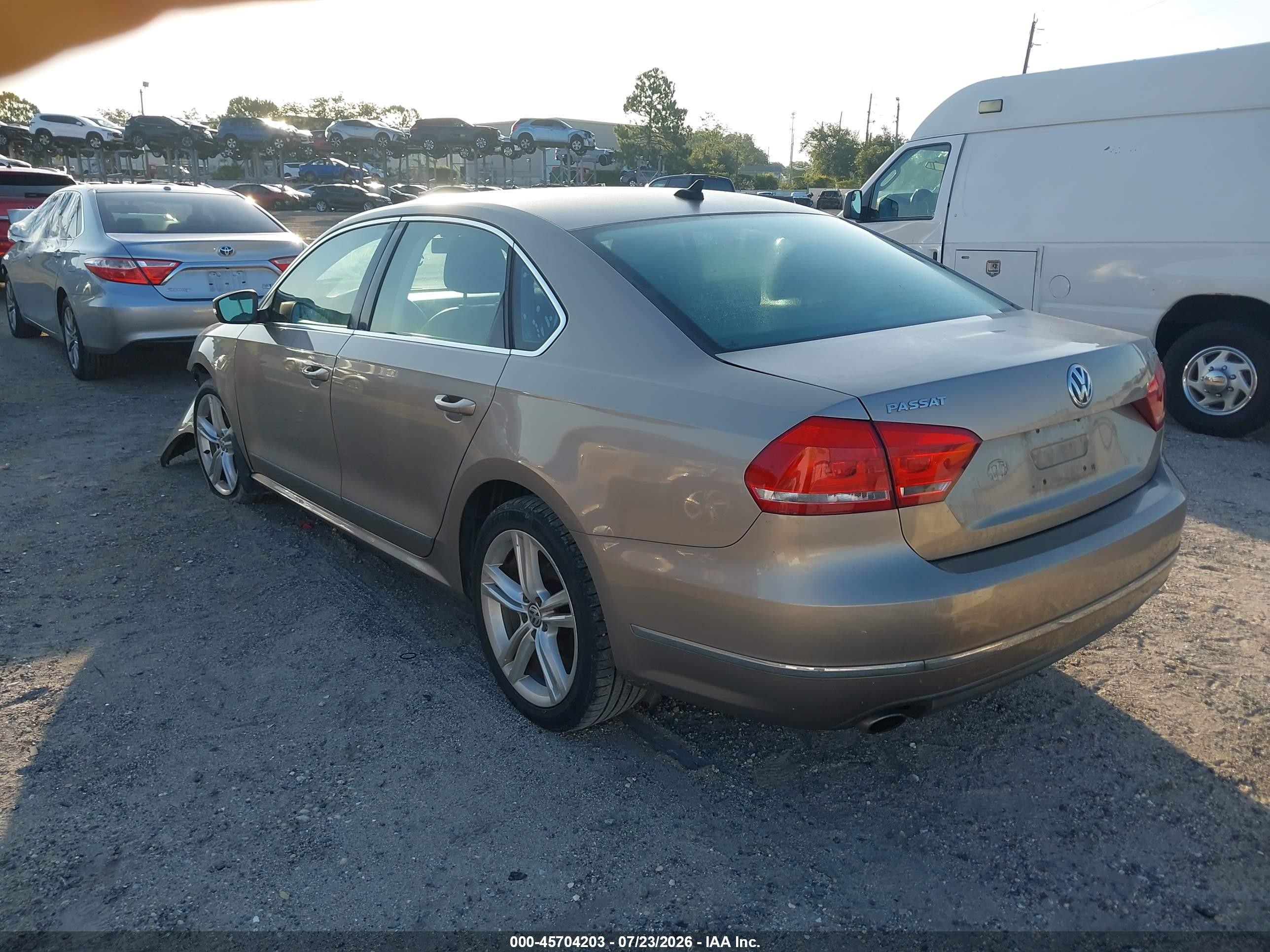 2015 Volkswagen Passat 2.0l Tdi Sel Premium Gray vin: 1VWCV7A36FC007233