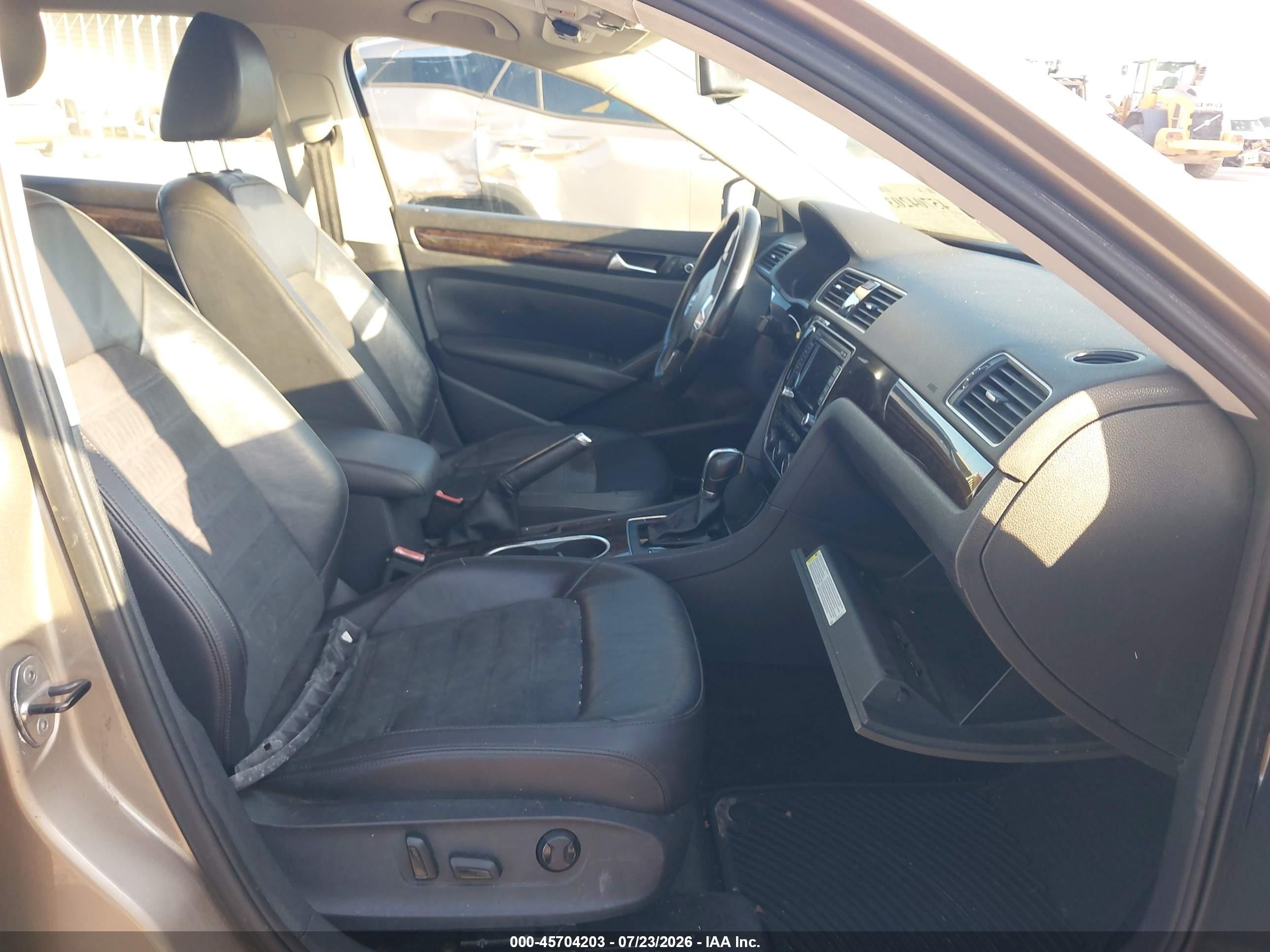 2015 Volkswagen Passat 2.0l Tdi Sel Premium Gray vin: 1VWCV7A36FC007233