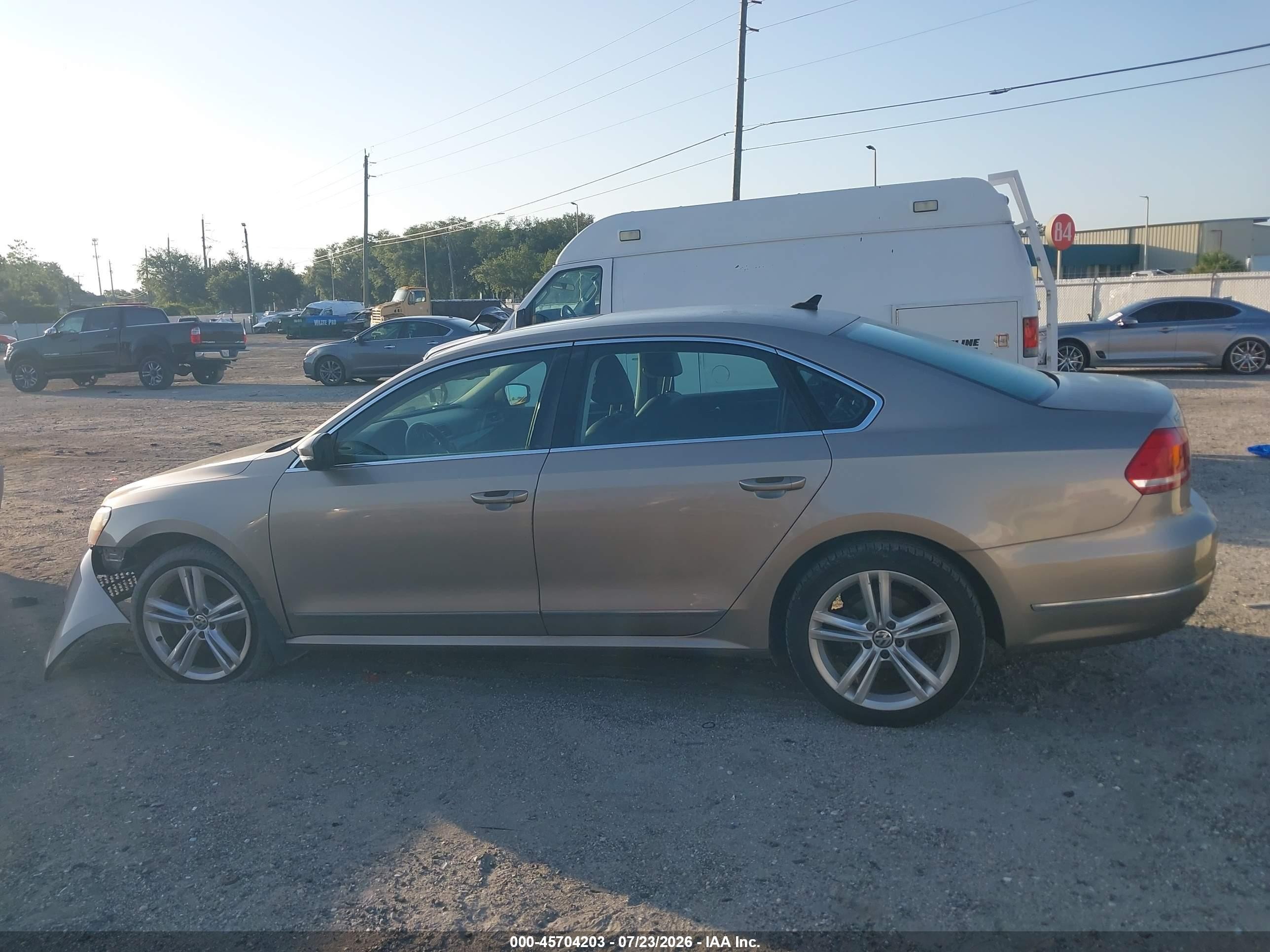 2015 Volkswagen Passat 2.0l Tdi Sel Premium Gray vin: 1VWCV7A36FC007233