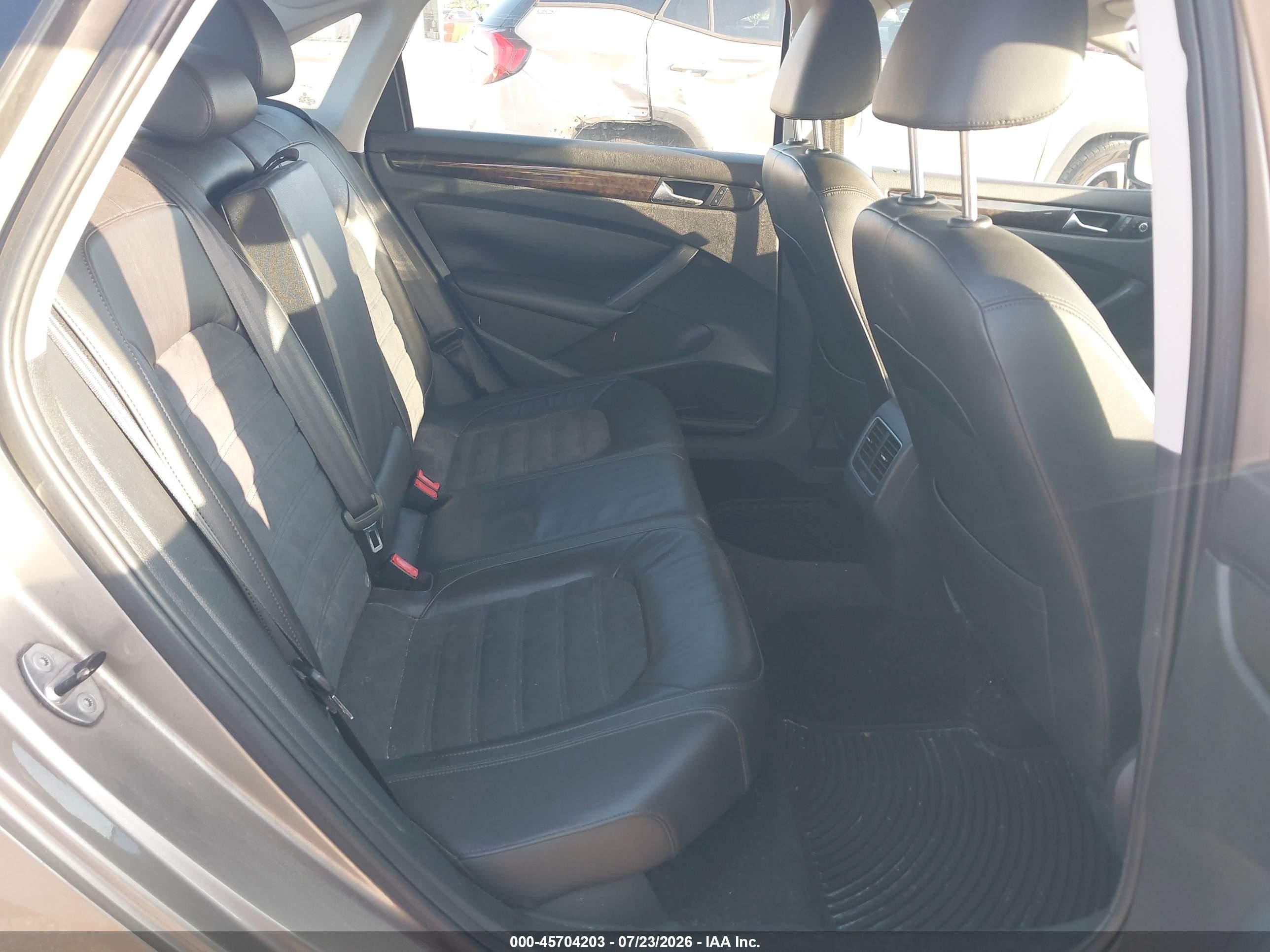 2015 Volkswagen Passat 2.0l Tdi Sel Premium Gray vin: 1VWCV7A36FC007233