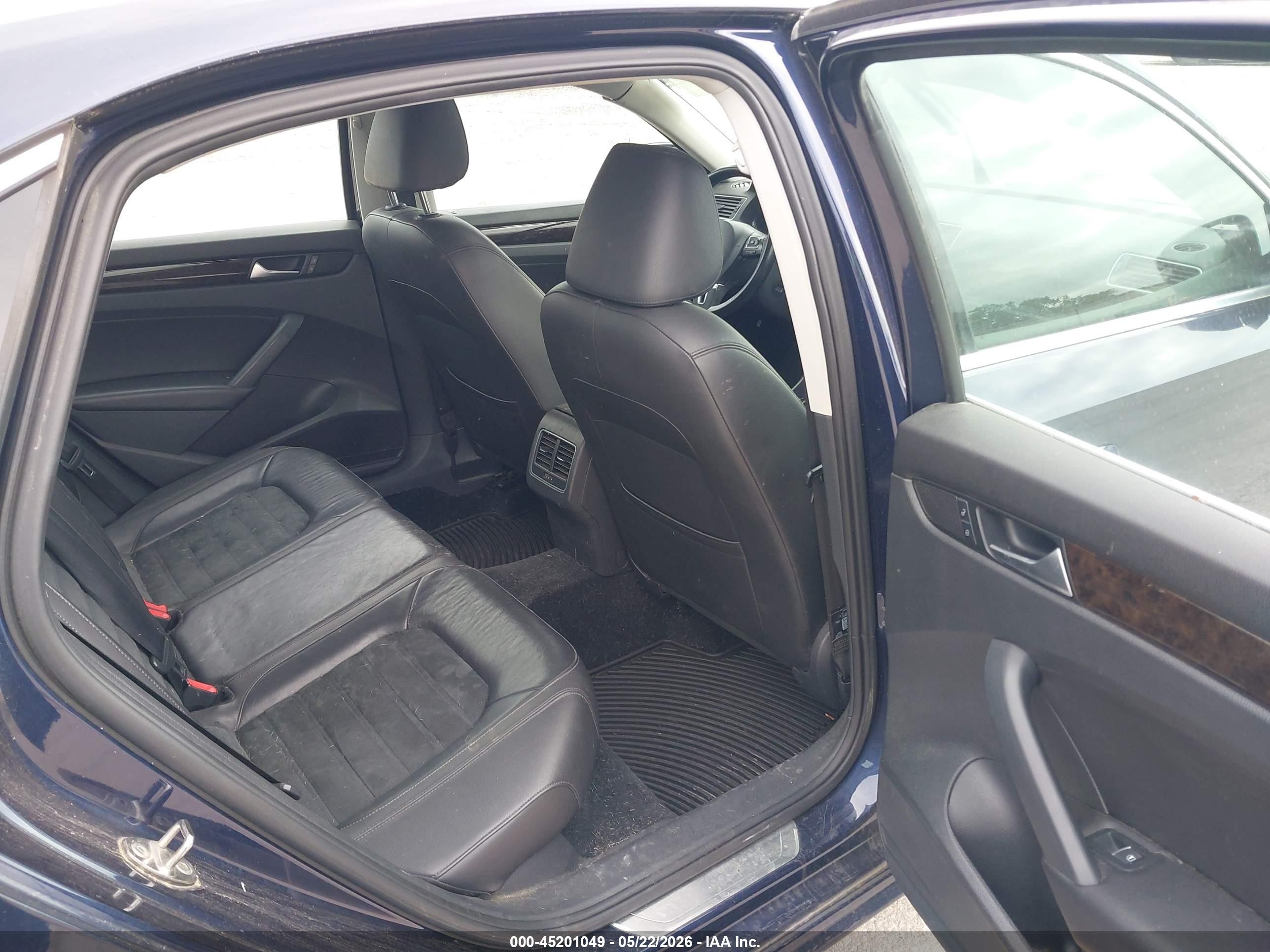 2015 Volkswagen Passat 2.0l Tdi Sel Premium Dark Blue vin: 1VWCV7A36FC038367
