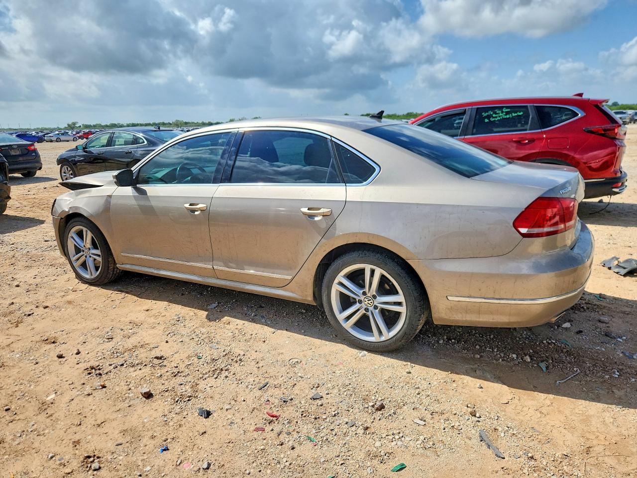 2015 Volkswagen Passat Sel Tan vin: 1VWCV7A36FC048512