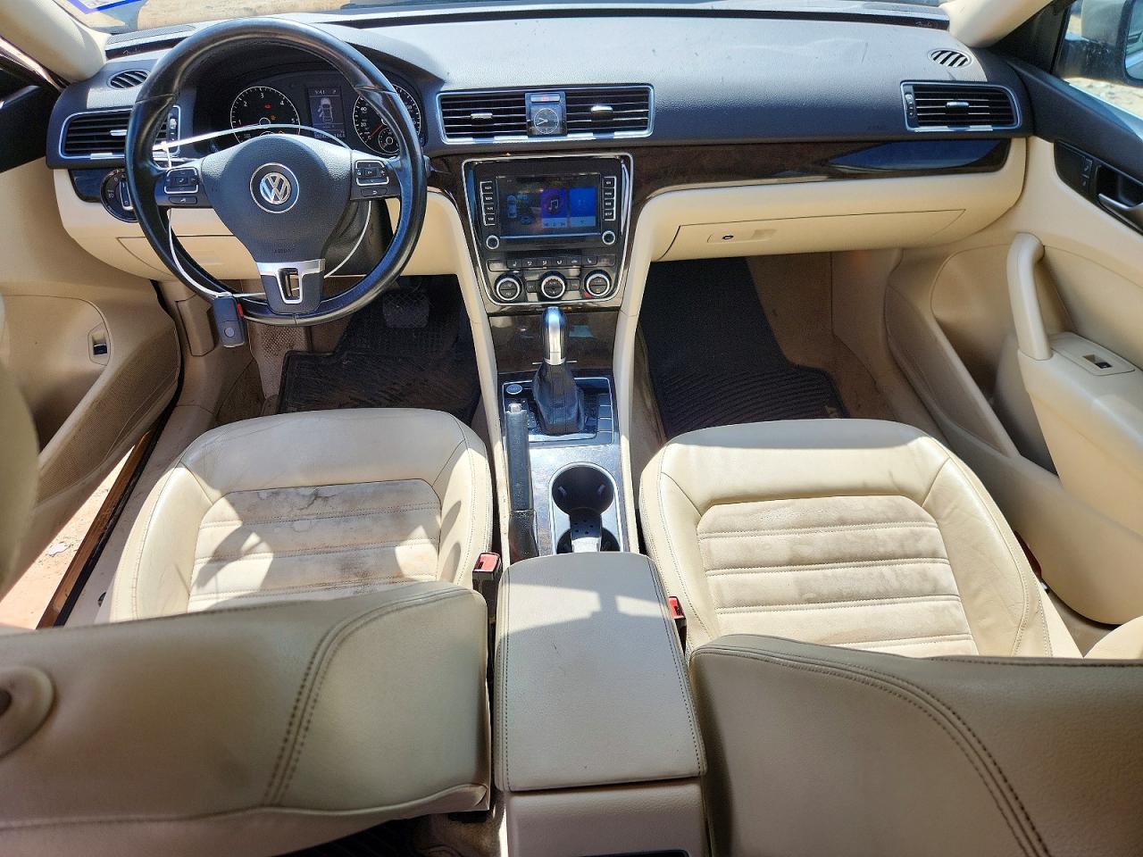 2015 Volkswagen Passat Sel Tan vin: 1VWCV7A36FC048512