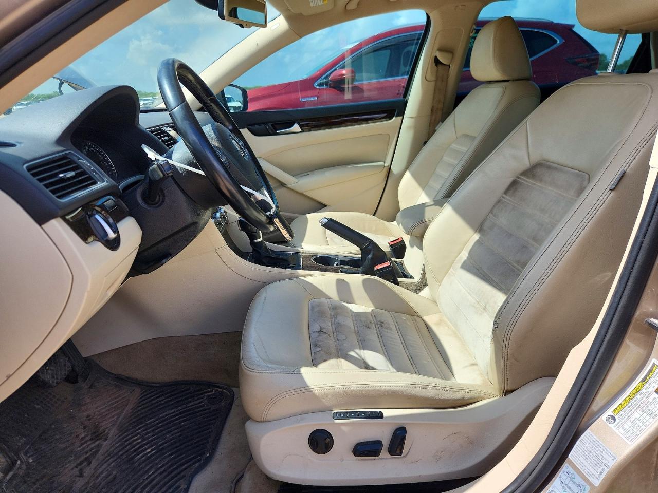 2015 Volkswagen Passat Sel Tan vin: 1VWCV7A36FC048512