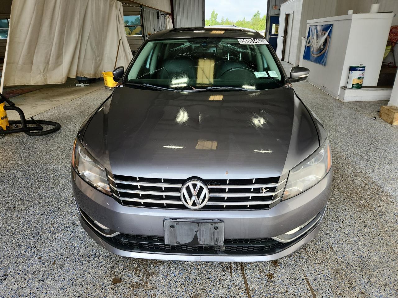 2015 Volkswagen Passat Sel Gray vin: 1VWCV7A36FC087231 Damage: Hood, Peeling, 1/2 To 1 Inch
