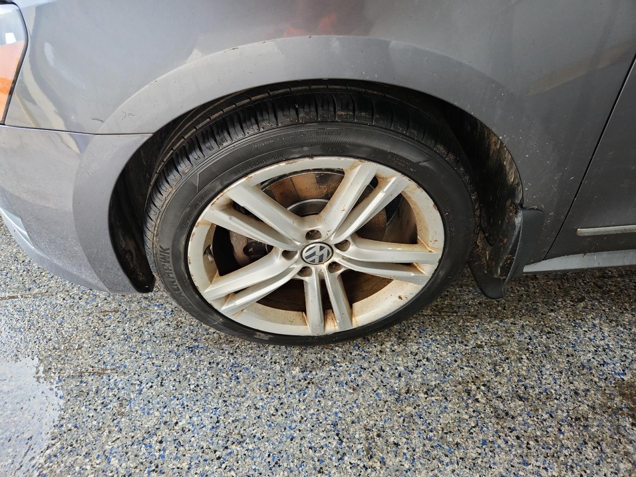 2015 Volkswagen Passat Sel Gray vin: 1VWCV7A36FC087231 Damage: Left Front Wheel, Curb Rash, > 12 Inches