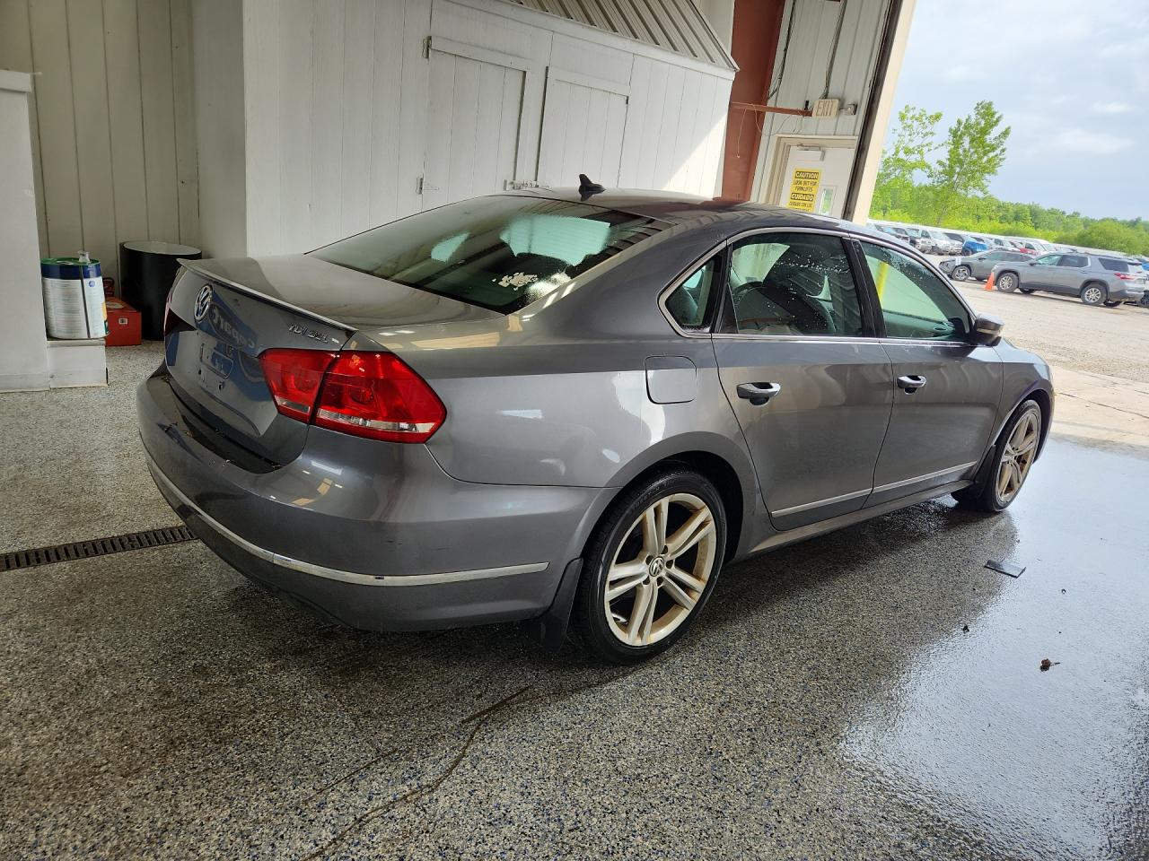 2015 Volkswagen Passat Sel Gray vin: 1VWCV7A36FC087231 Damage: Rear Bumper, Heavy Scratch, > 12 Inches