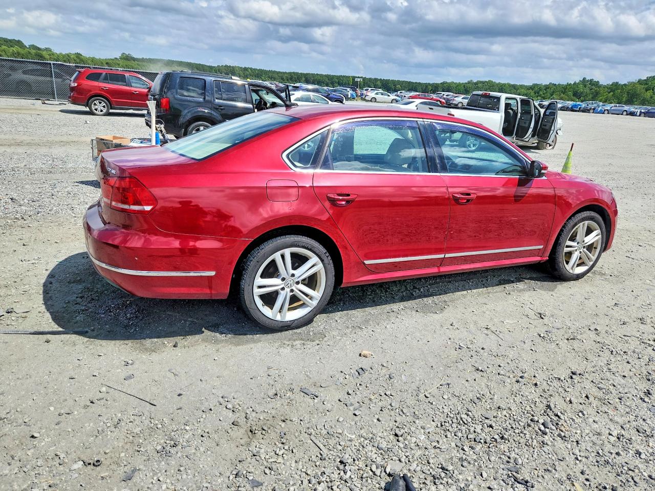 2015 Volkswagen Passat Sel Red vin: 1VWCV7A36FC121250