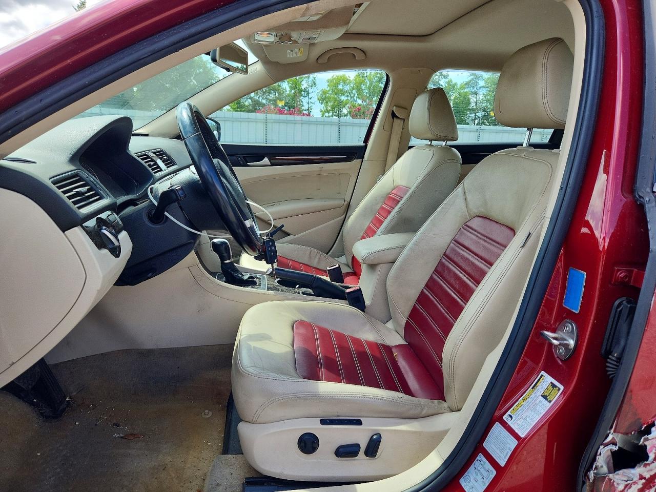 2015 Volkswagen Passat Sel Red vin: 1VWCV7A36FC121250