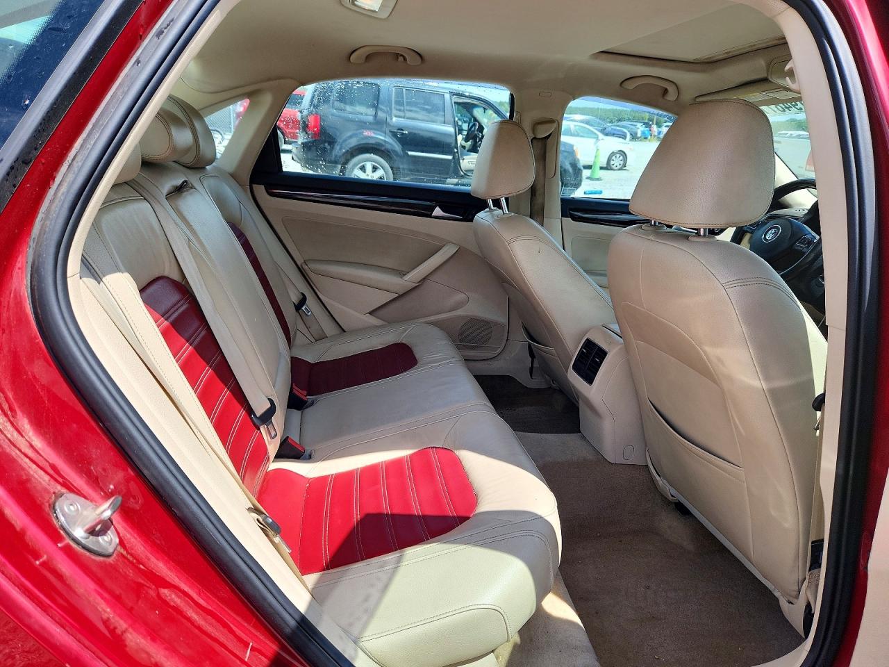 2015 Volkswagen Passat Sel Red vin: 1VWCV7A36FC121250