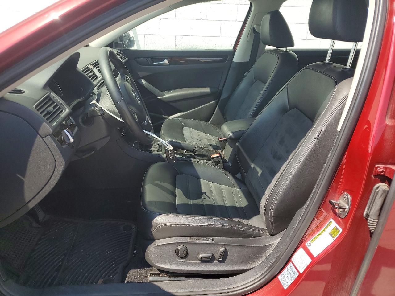 2015 Volkswagen Passat Sel Красный vin: 1VWCV7A37FC012960