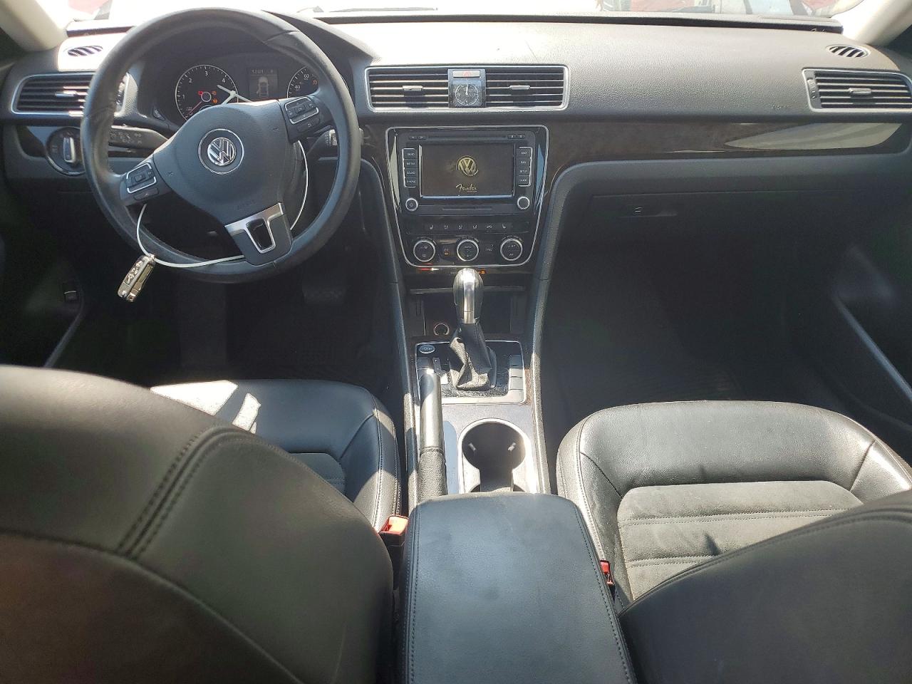 2015 Volkswagen Passat Sel Красный vin: 1VWCV7A37FC012960