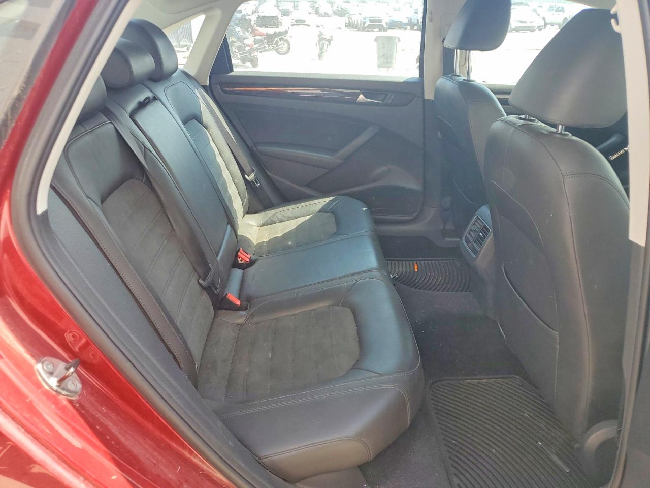 2015 Volkswagen Passat Sel Красный vin: 1VWCV7A37FC012960