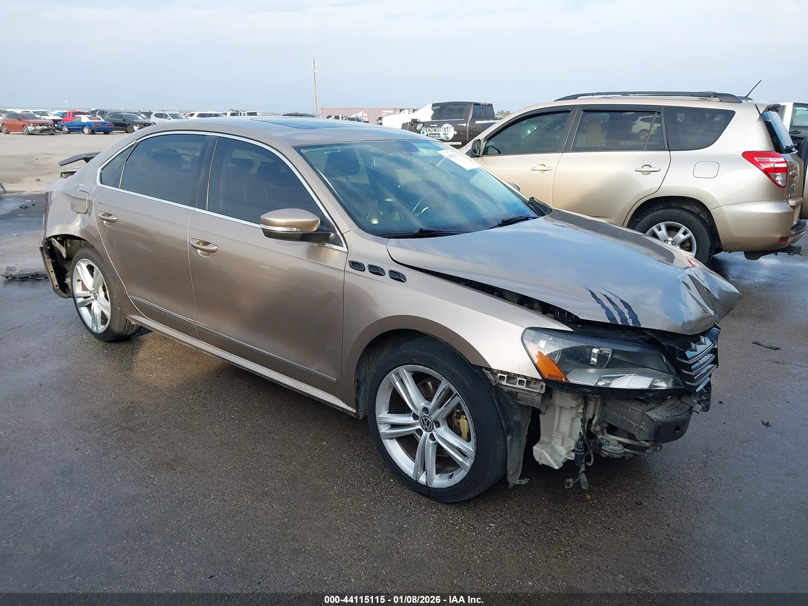 2015 Volkswagen Passat 2.0l Tdi Sel Premium Gold vin: 1VWCV7A37FC034327