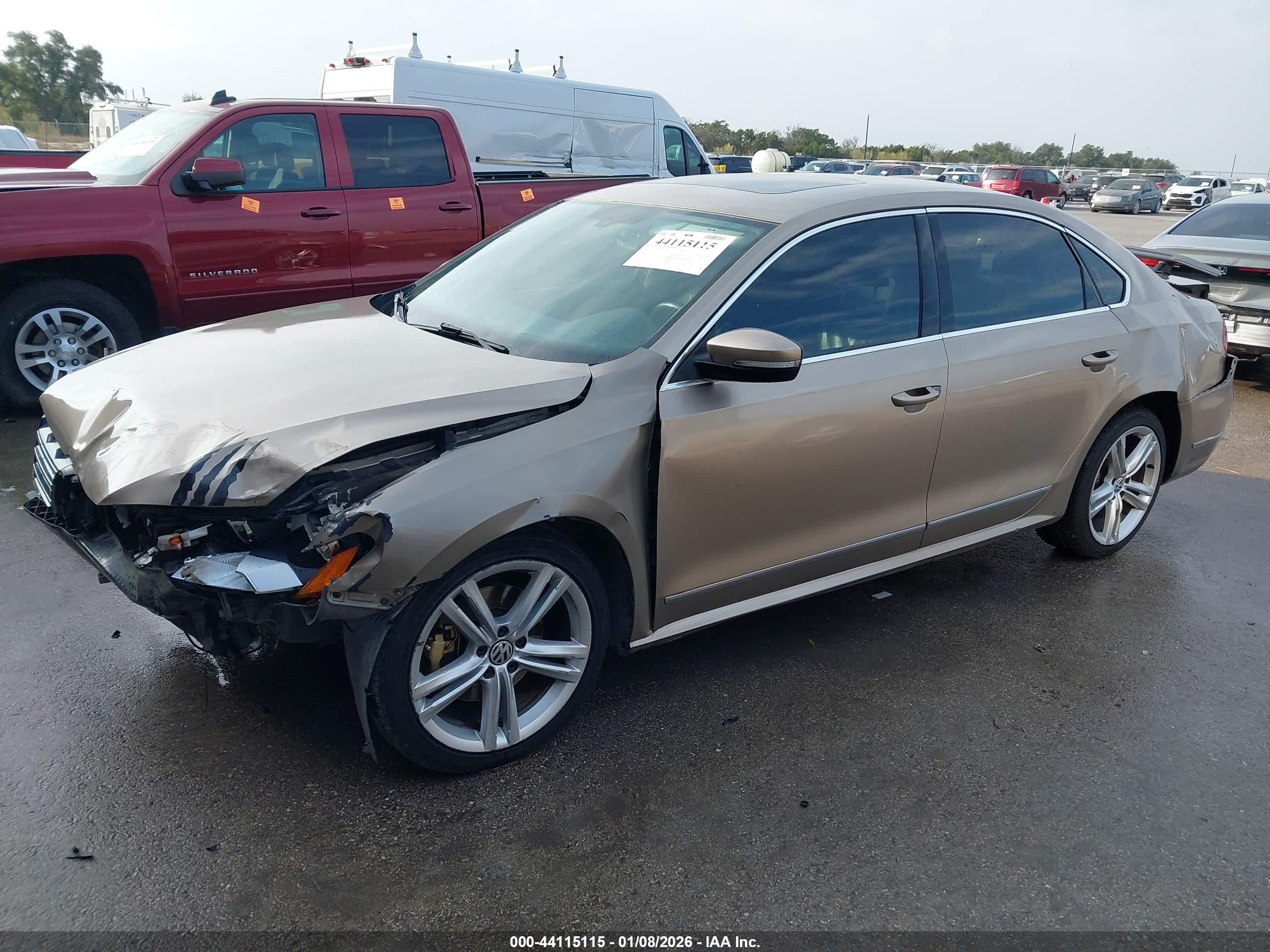 2015 Volkswagen Passat 2.0l Tdi Sel Premium Gold vin: 1VWCV7A37FC034327