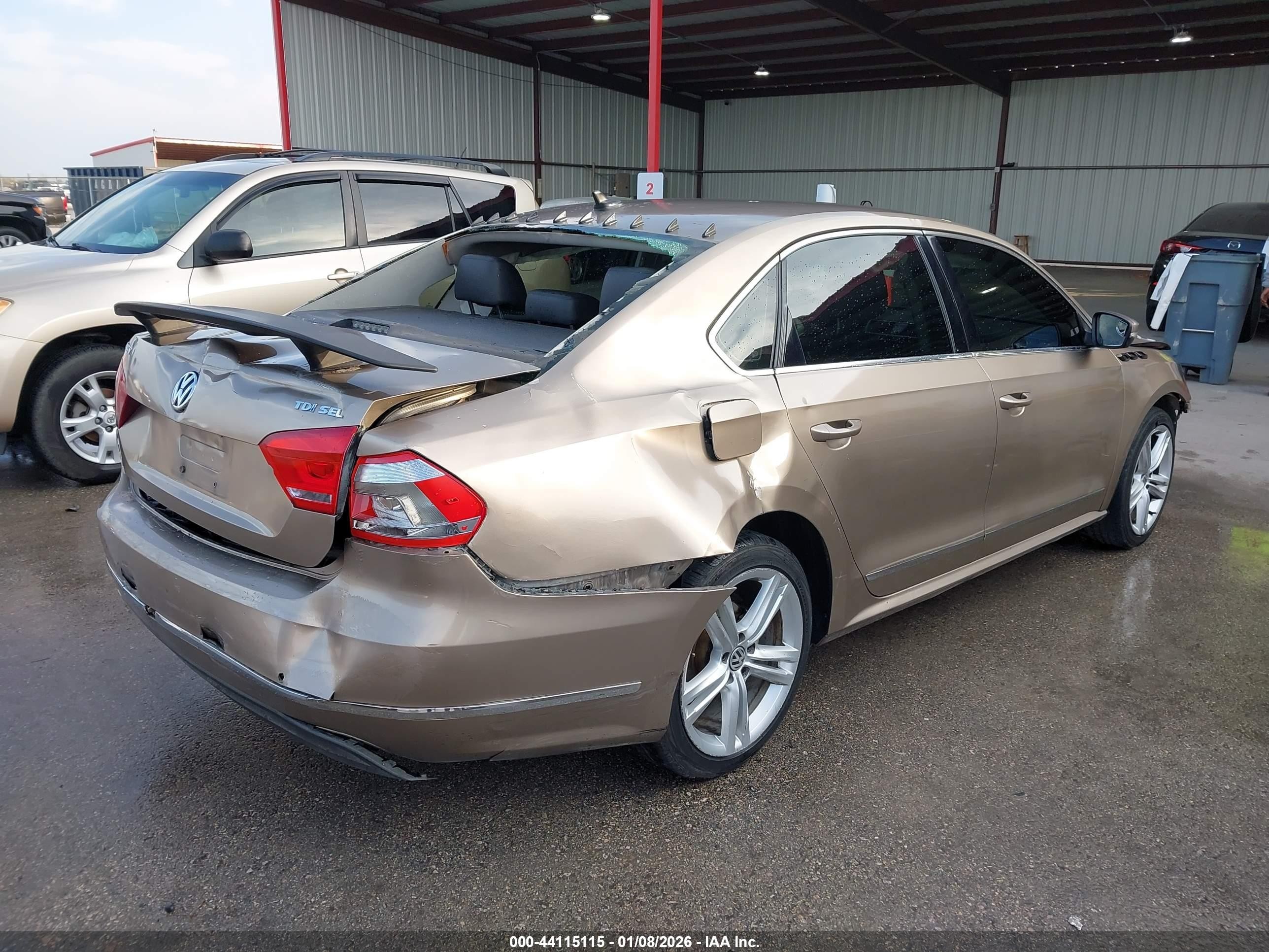 2015 Volkswagen Passat 2.0l Tdi Sel Premium Gold vin: 1VWCV7A37FC034327