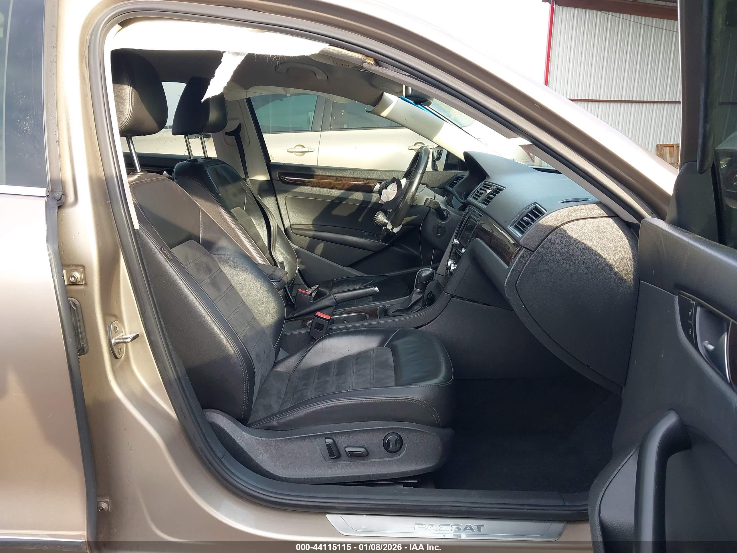 2015 Volkswagen Passat 2.0l Tdi Sel Premium Gold vin: 1VWCV7A37FC034327
