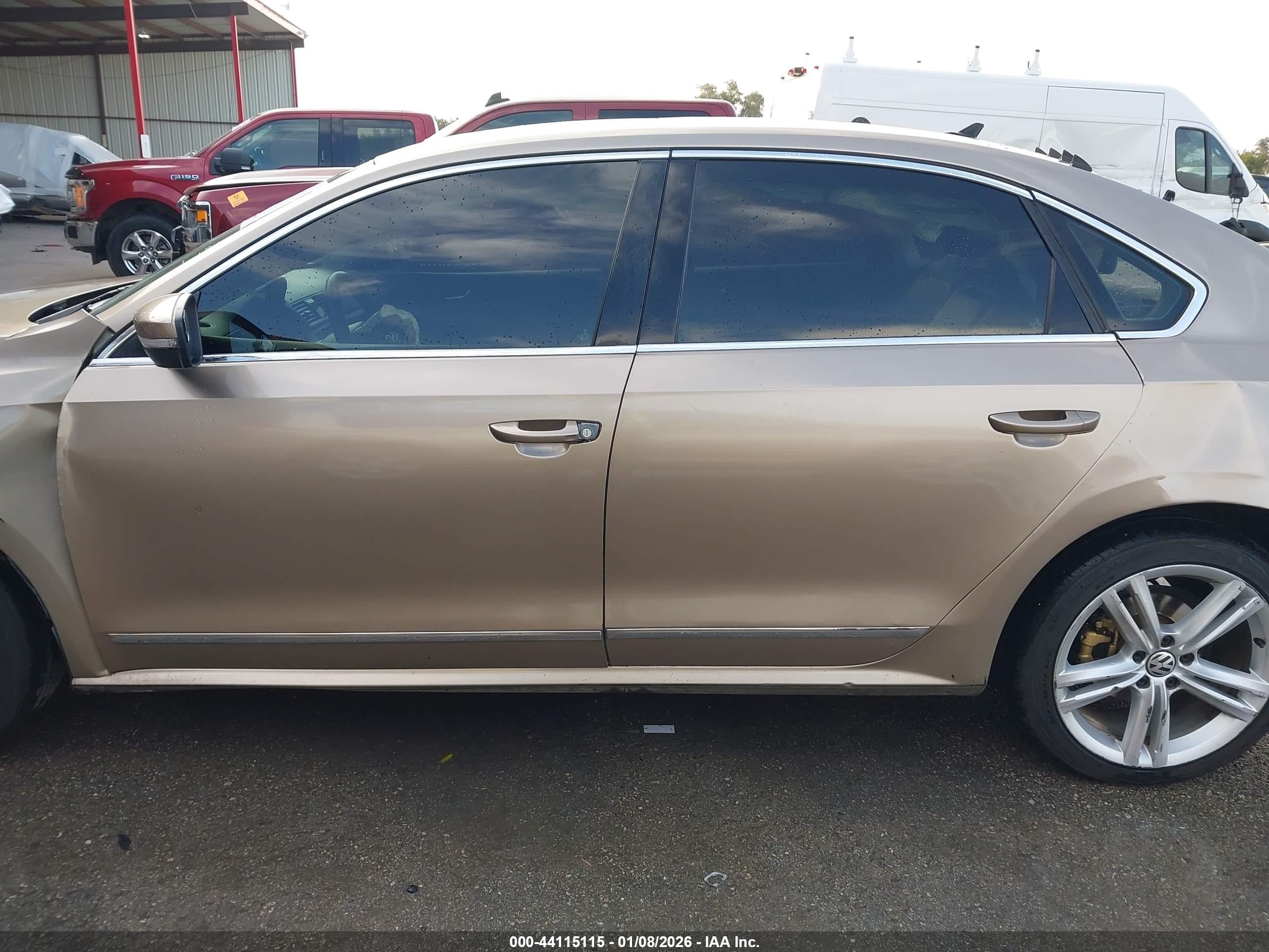 2015 Volkswagen Passat 2.0l Tdi Sel Premium Gold vin: 1VWCV7A37FC034327