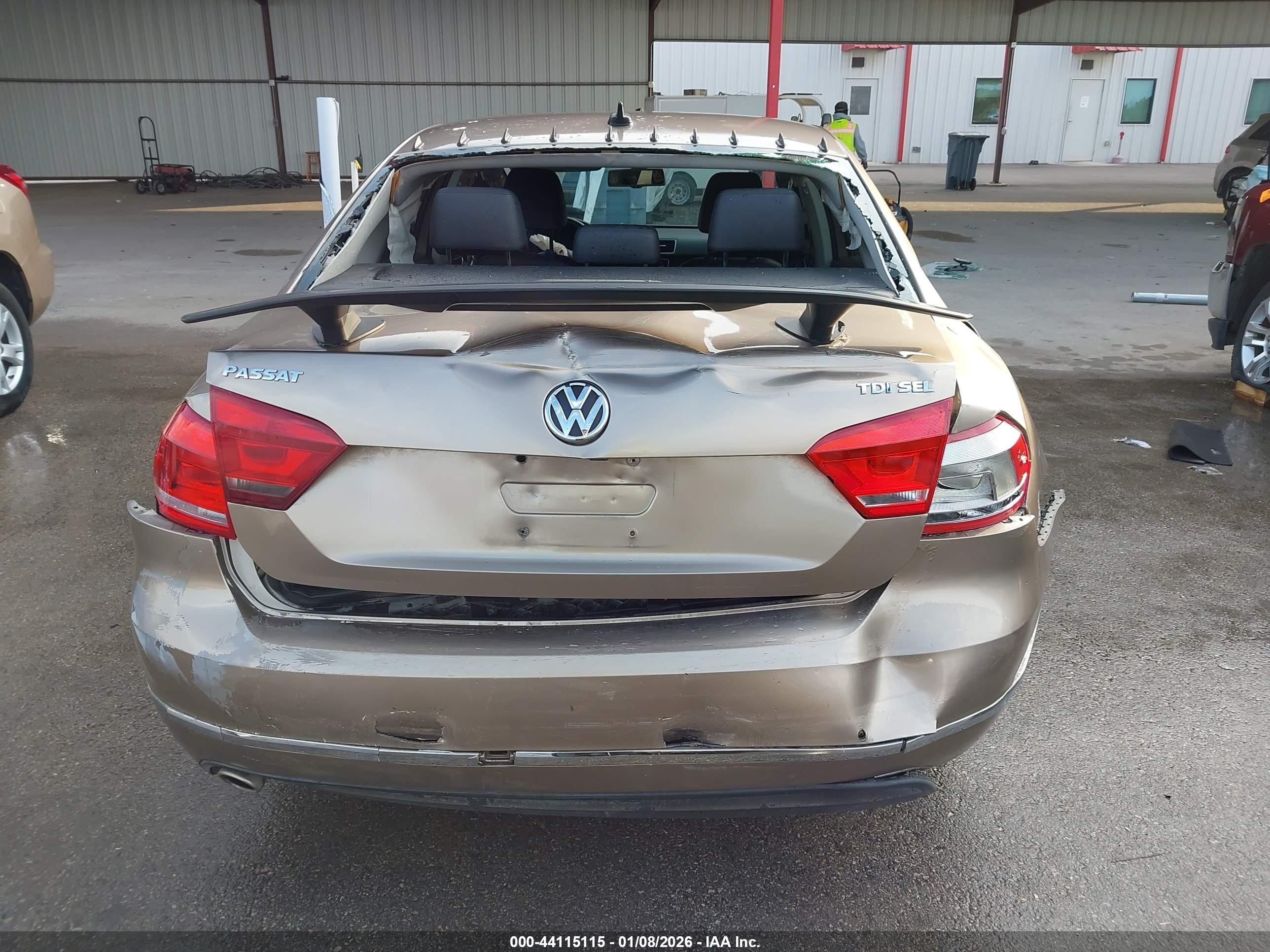2015 Volkswagen Passat 2.0l Tdi Sel Premium Gold vin: 1VWCV7A37FC034327