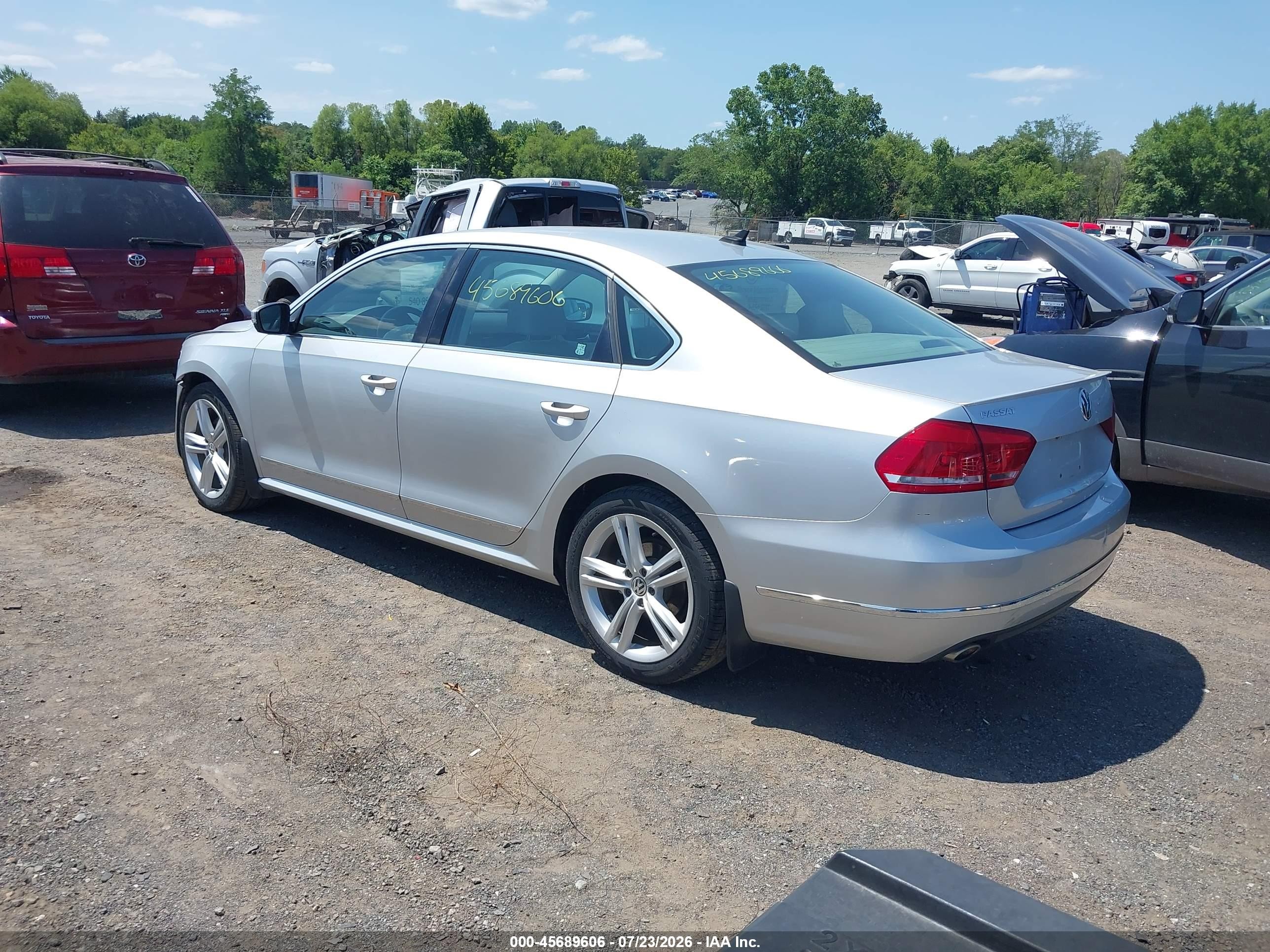 2015 Volkswagen Passat 2.0l Tdi Sel Premium Silver vin: 1VWCV7A38FC032571
