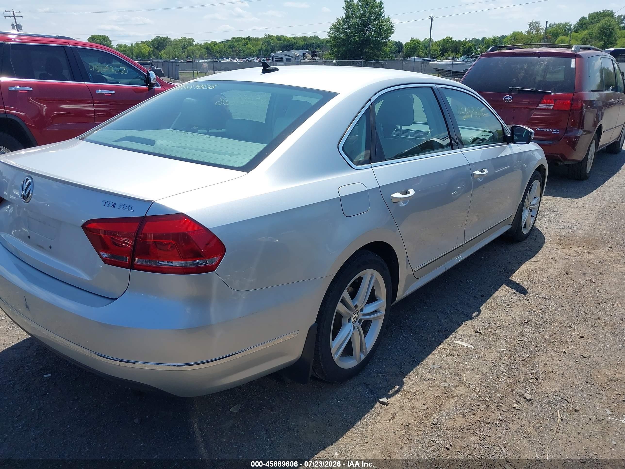 2015 Volkswagen Passat 2.0l Tdi Sel Premium Silver vin: 1VWCV7A38FC032571