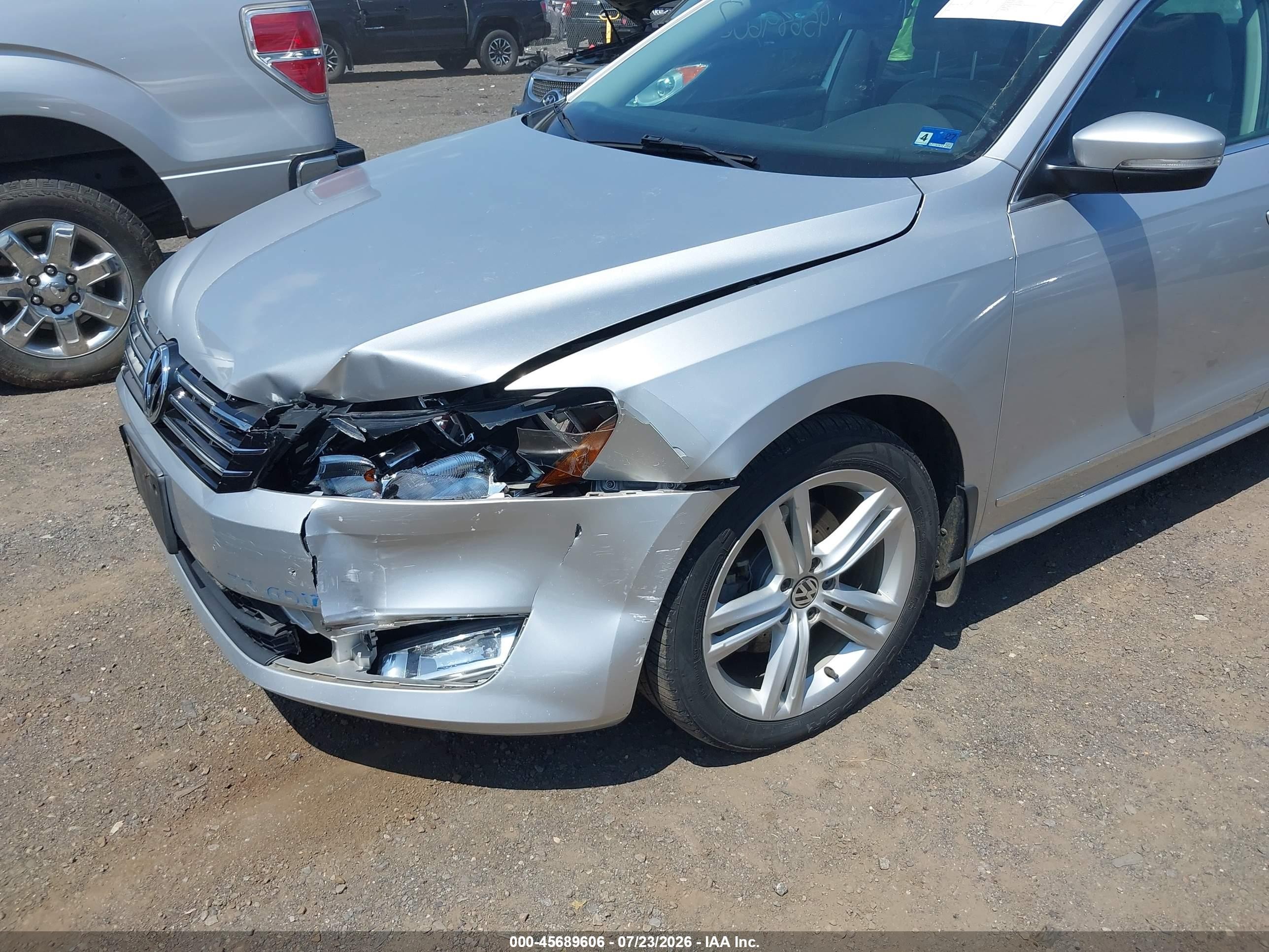 2015 Volkswagen Passat 2.0l Tdi Sel Premium Silver vin: 1VWCV7A38FC032571
