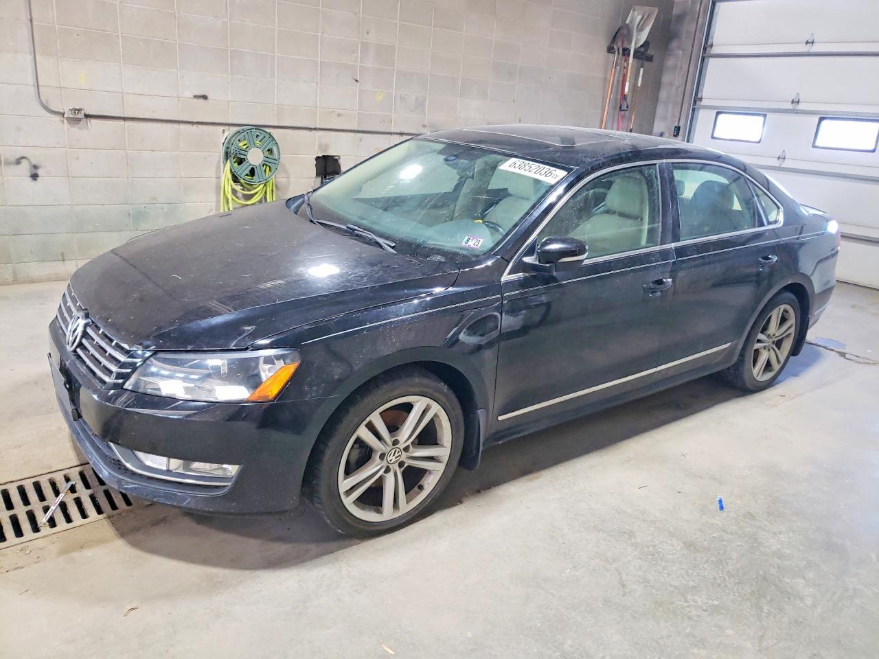 2015 Volkswagen Passat Sel Черный vin: 1VWCV7A38FC033882