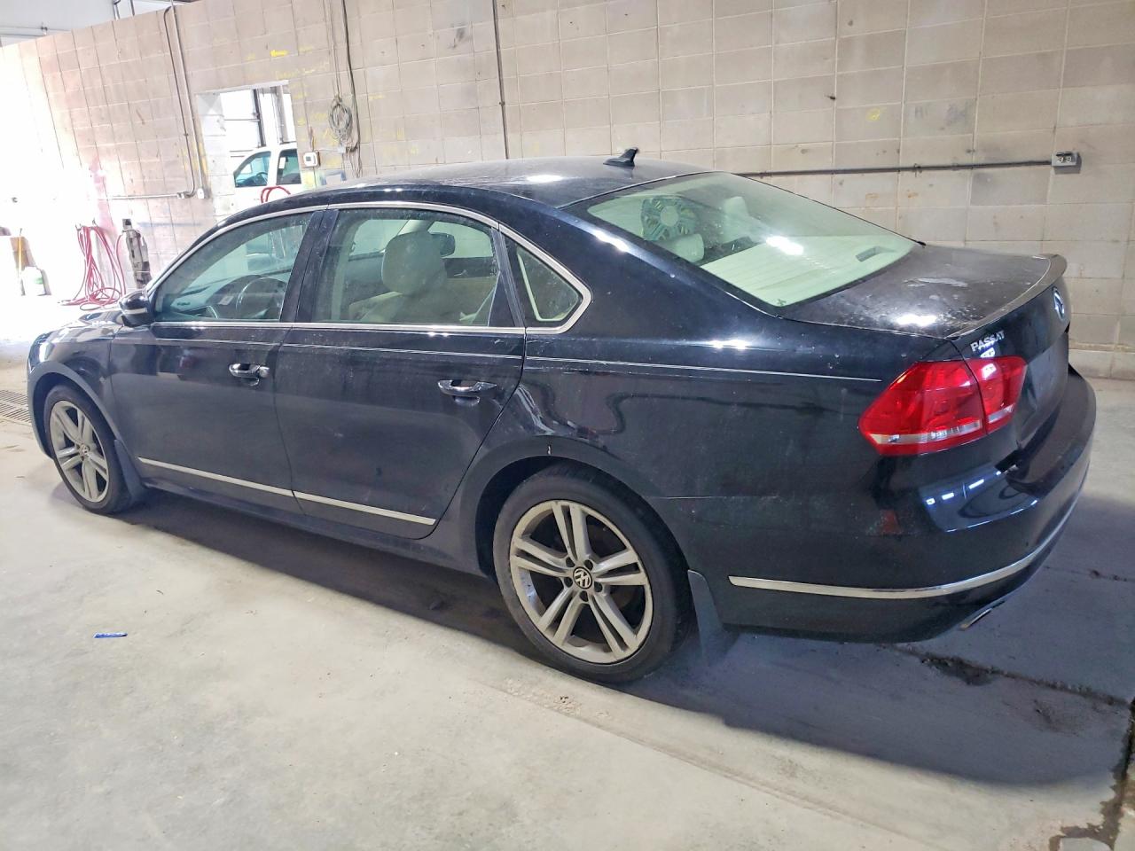 2015 Volkswagen Passat Sel Черный vin: 1VWCV7A38FC033882