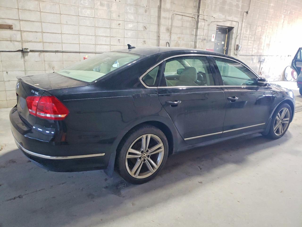 2015 Volkswagen Passat Sel Черный vin: 1VWCV7A38FC033882