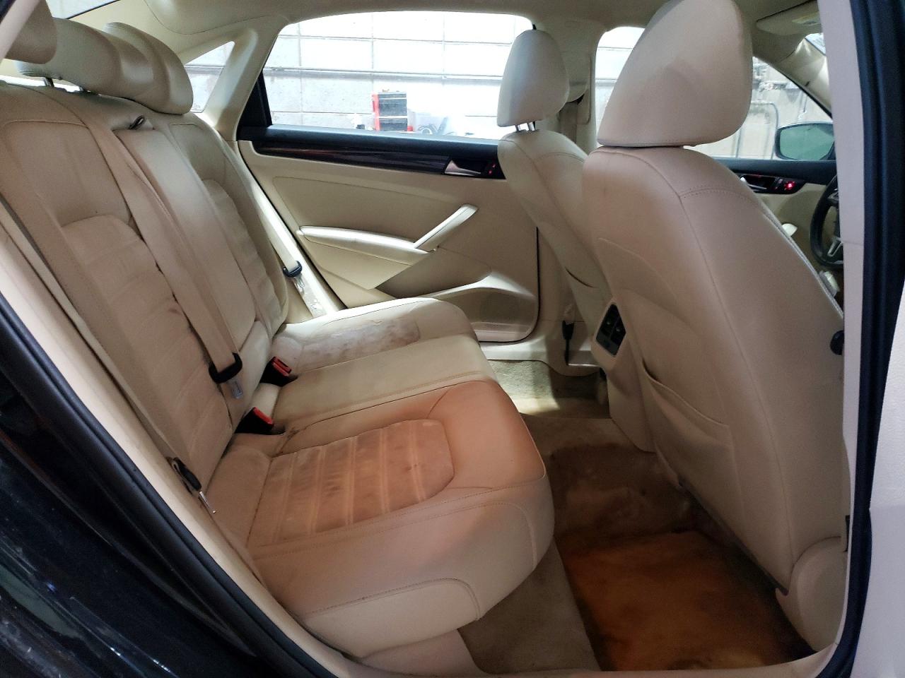 2015 Volkswagen Passat Sel Черный vin: 1VWCV7A38FC033882