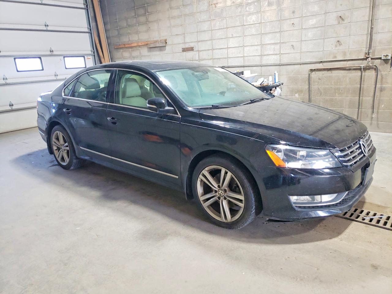 2015 Volkswagen Passat Sel Черный vin: 1VWCV7A38FC033882