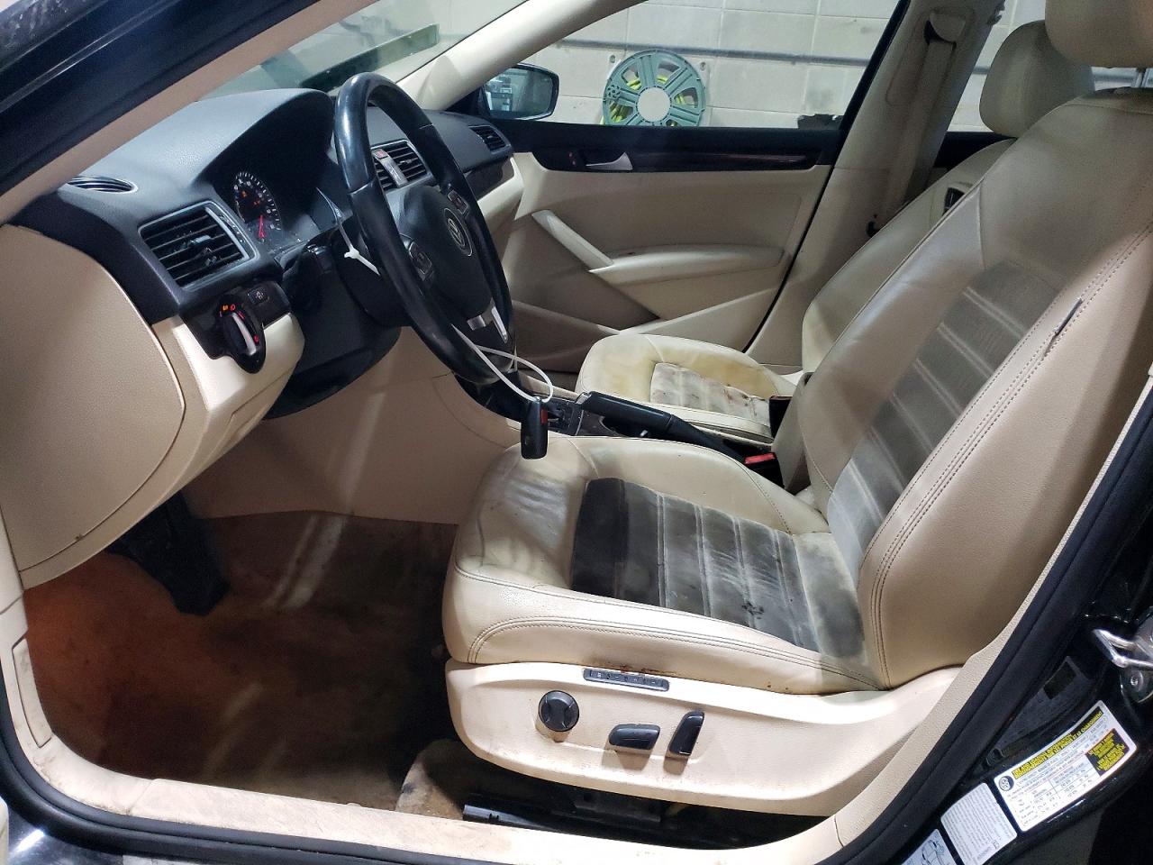 2015 Volkswagen Passat Sel Черный vin: 1VWCV7A38FC033882