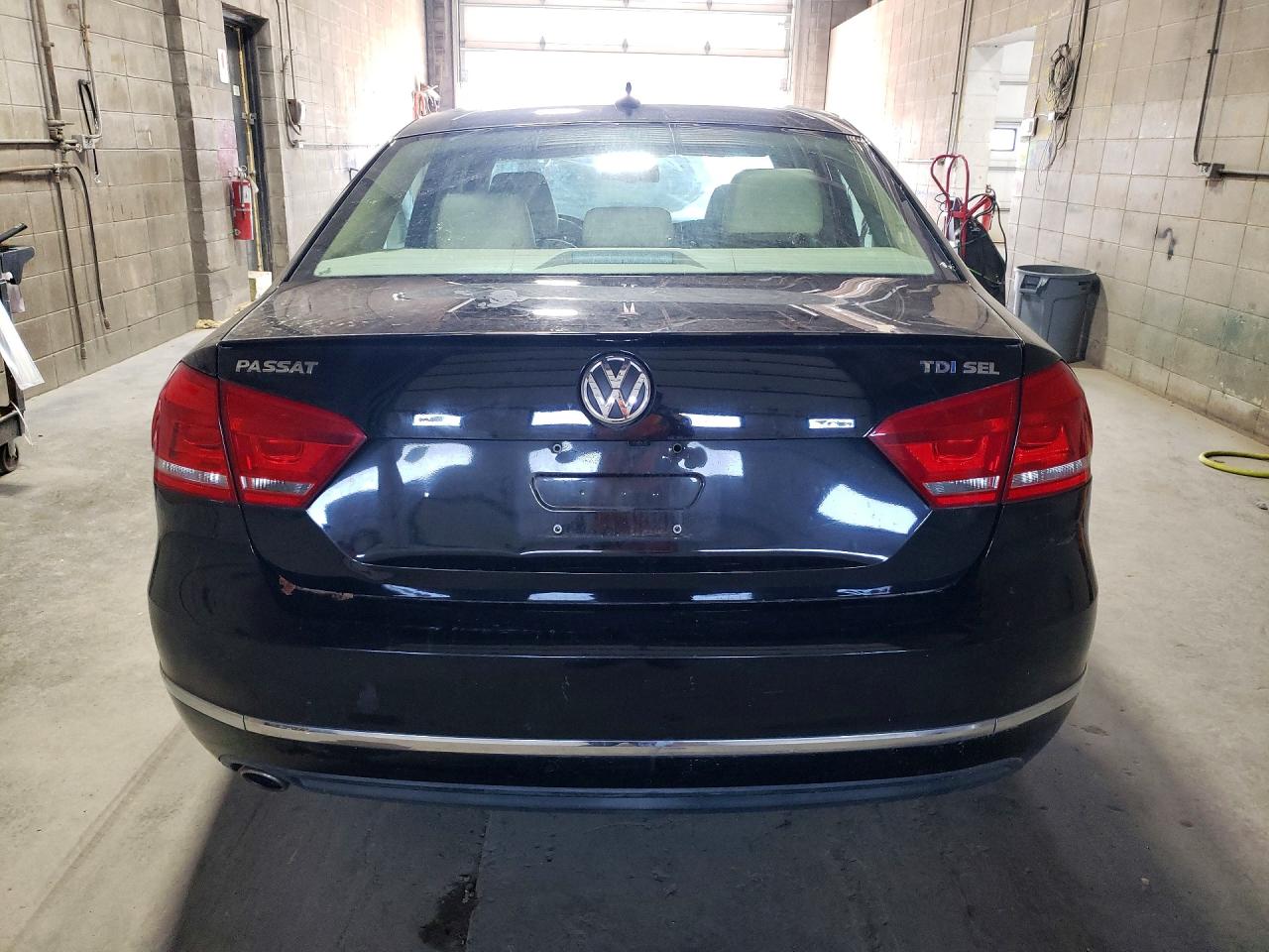 2015 Volkswagen Passat Sel Черный vin: 1VWCV7A38FC033882