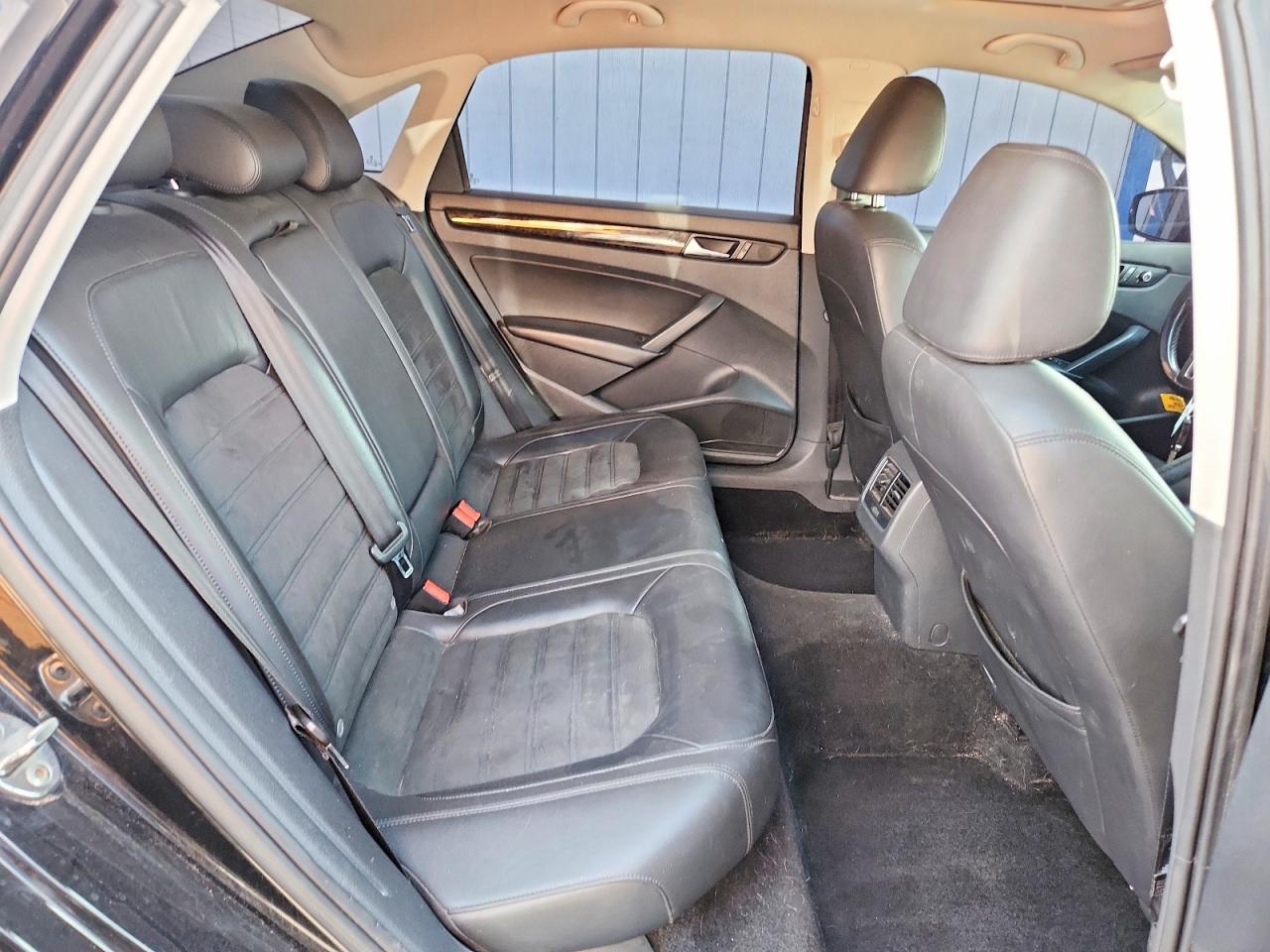 2015 Volkswagen Passat Sel Black vin: 1VWCV7A38FC036071