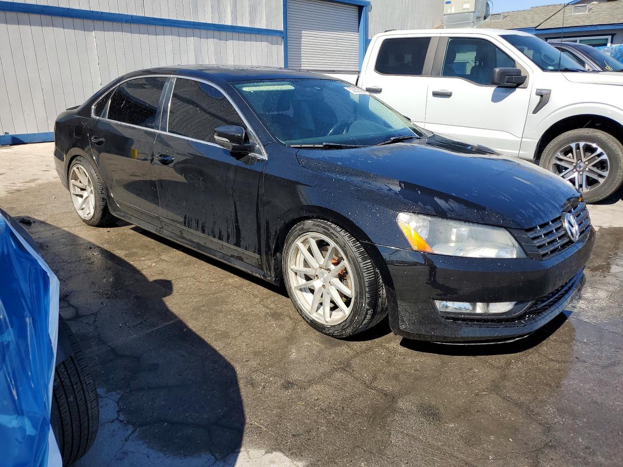 2015 Volkswagen Passat Sel Black vin: 1VWCV7A38FC036071