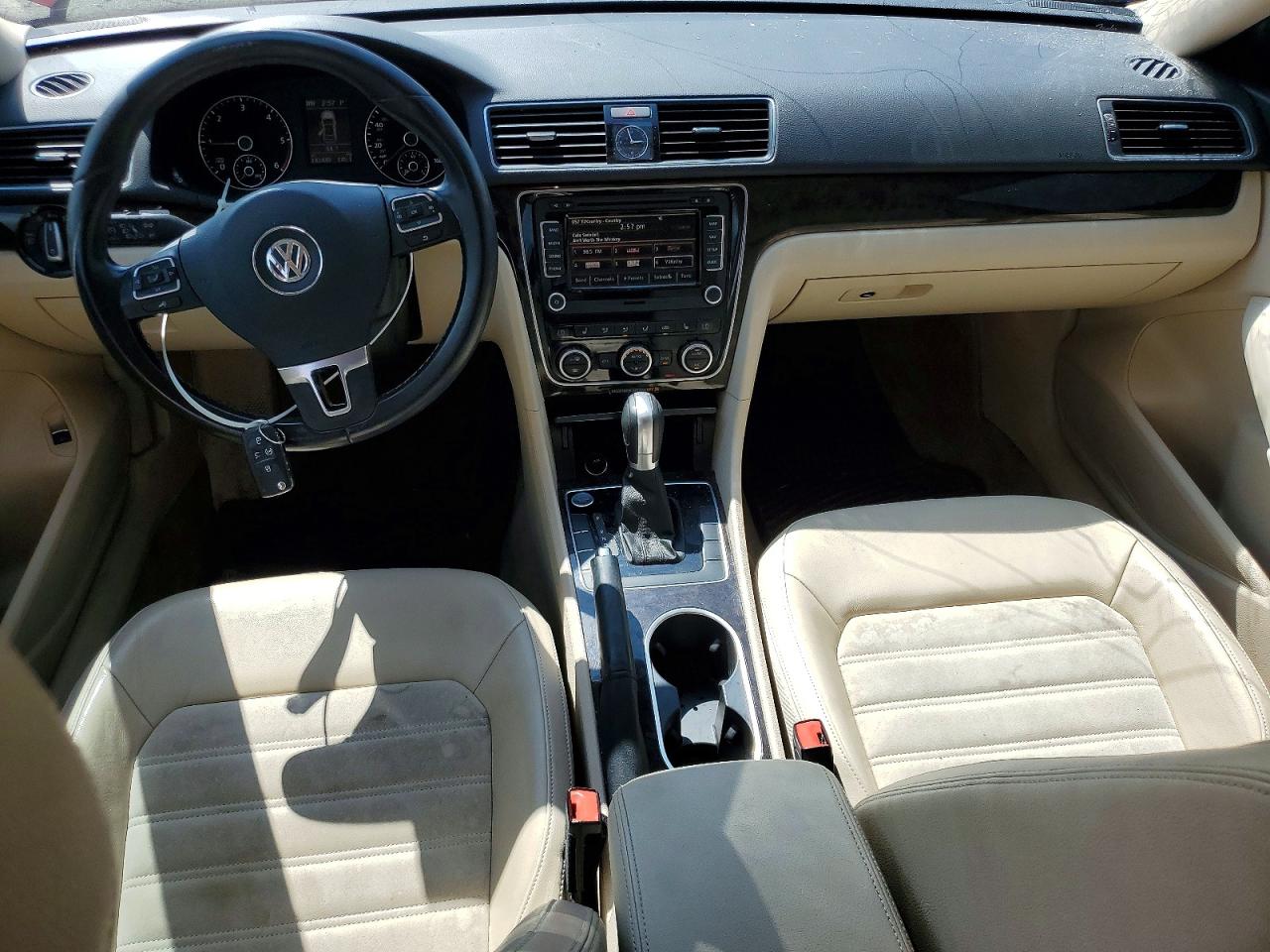 2015 Volkswagen Passat Sel Red vin: 1VWCV7A38FC068602