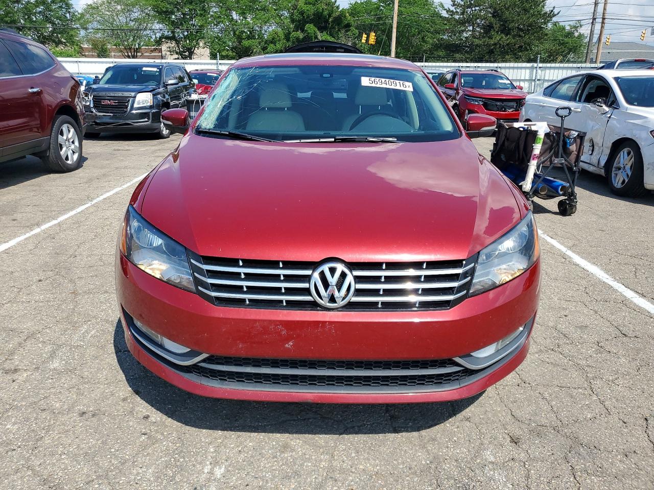 2015 Volkswagen Passat Sel Red vin: 1VWCV7A38FC068602
