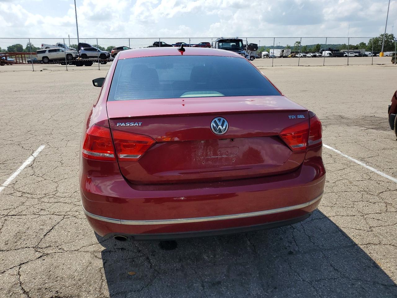 2015 Volkswagen Passat Sel Red vin: 1VWCV7A38FC068602