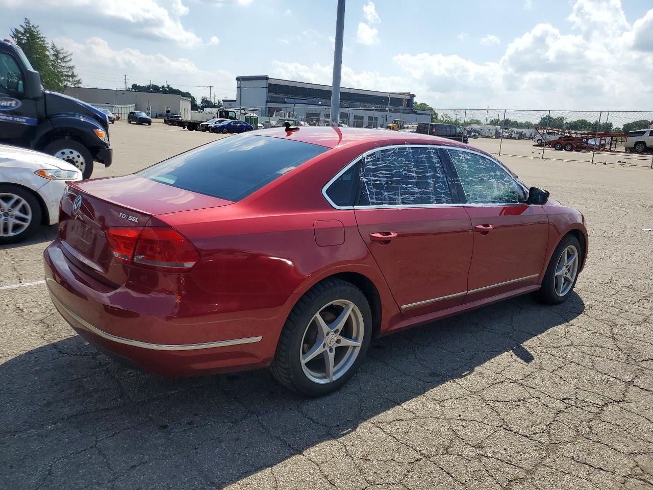2015 Volkswagen Passat Sel Red vin: 1VWCV7A38FC068602