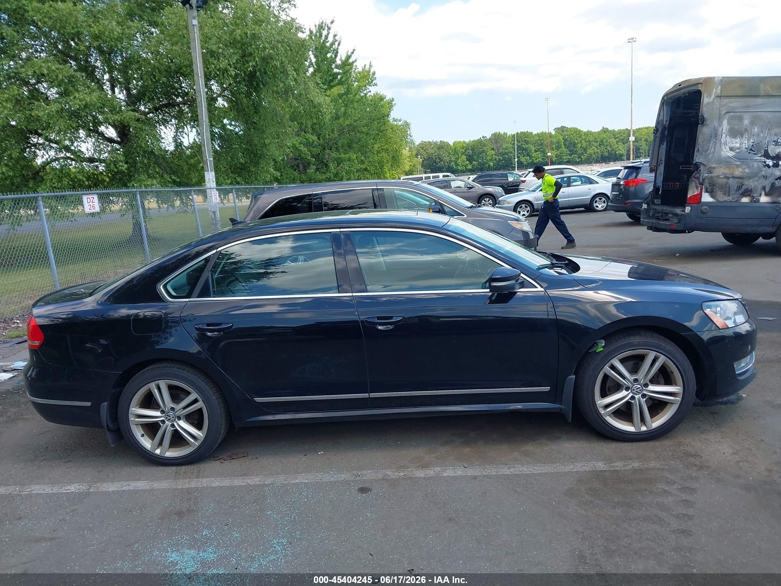 2015 Volkswagen Passat 2.0l Tdi Sel Premium Черный vin: 1VWCV7A39FC054806
