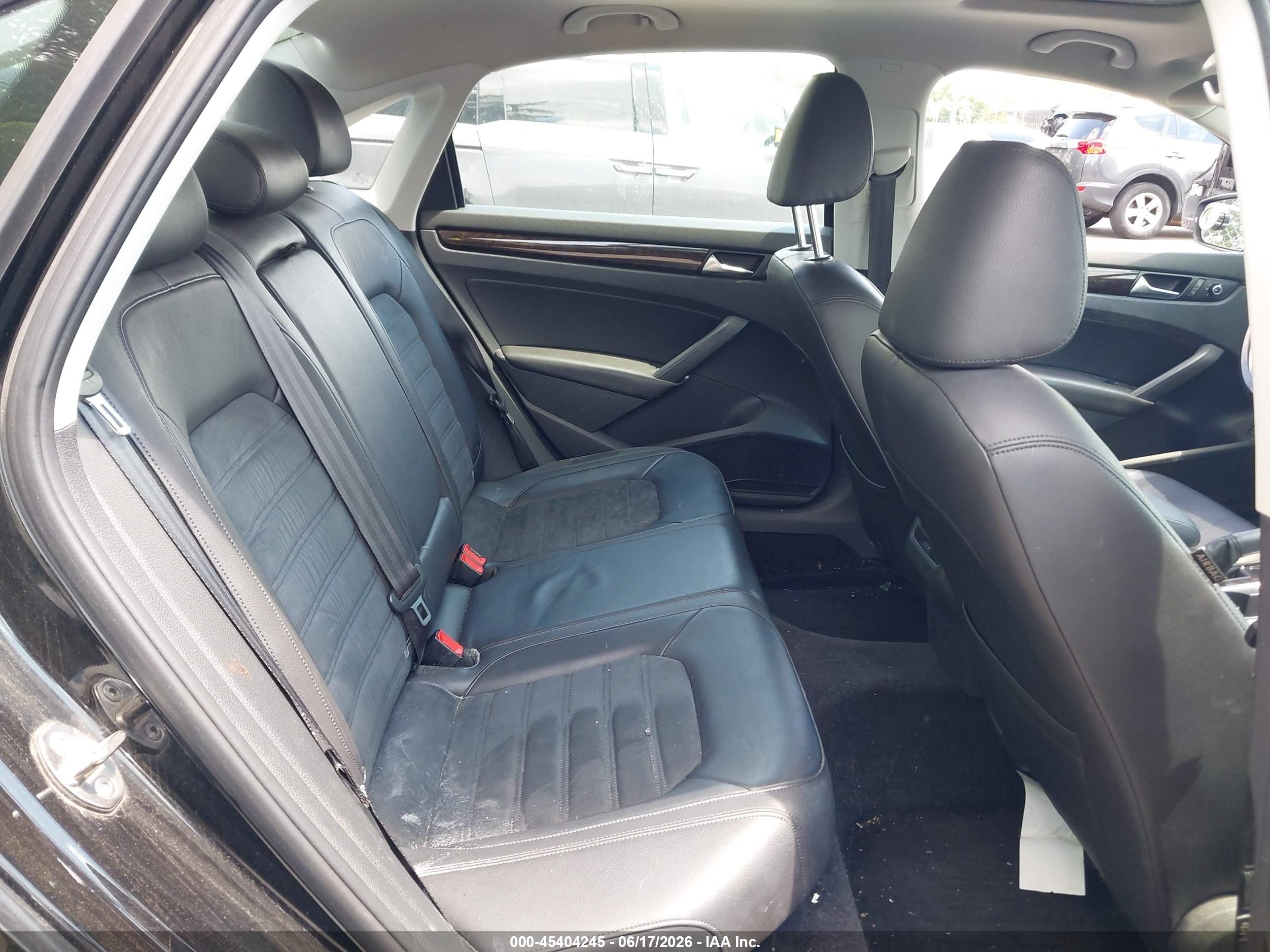 2015 Volkswagen Passat 2.0l Tdi Sel Premium Черный vin: 1VWCV7A39FC054806