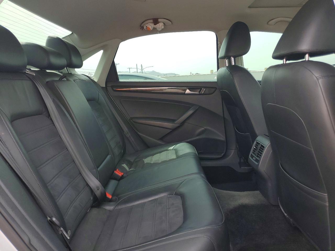 2015 Volkswagen Passat 4d 2wd Silver vin: 1VWCV7A39FC063327