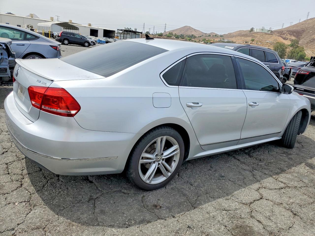 2015 Volkswagen Passat 4d 2wd Silver vin: 1VWCV7A39FC063327