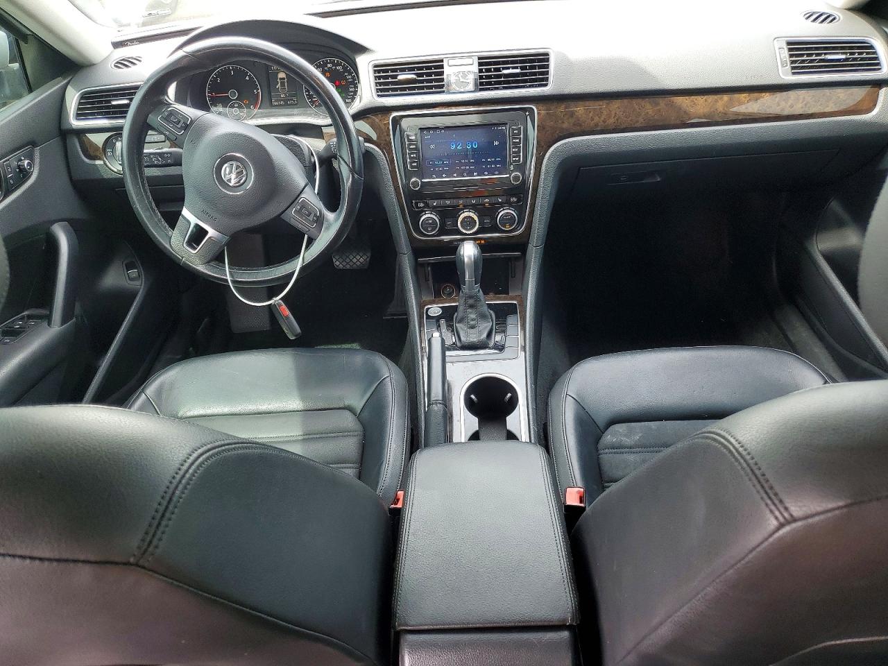 2015 Volkswagen Passat 4d 2wd Silver vin: 1VWCV7A39FC063327