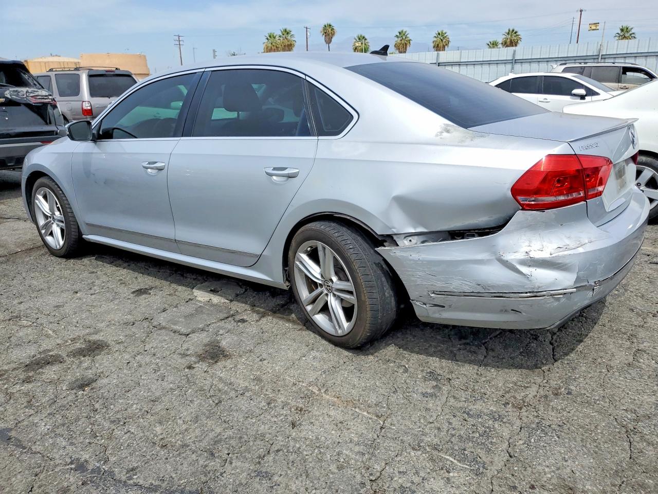 2015 Volkswagen Passat 4d 2wd Silver vin: 1VWCV7A39FC063327