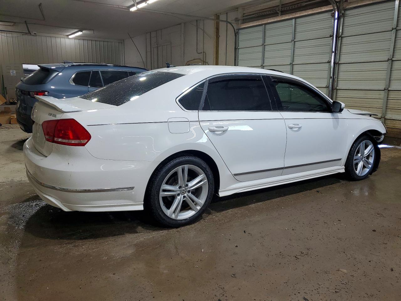 2015 Volkswagen Passat Sel White vin: 1VWCV7A39FC064123